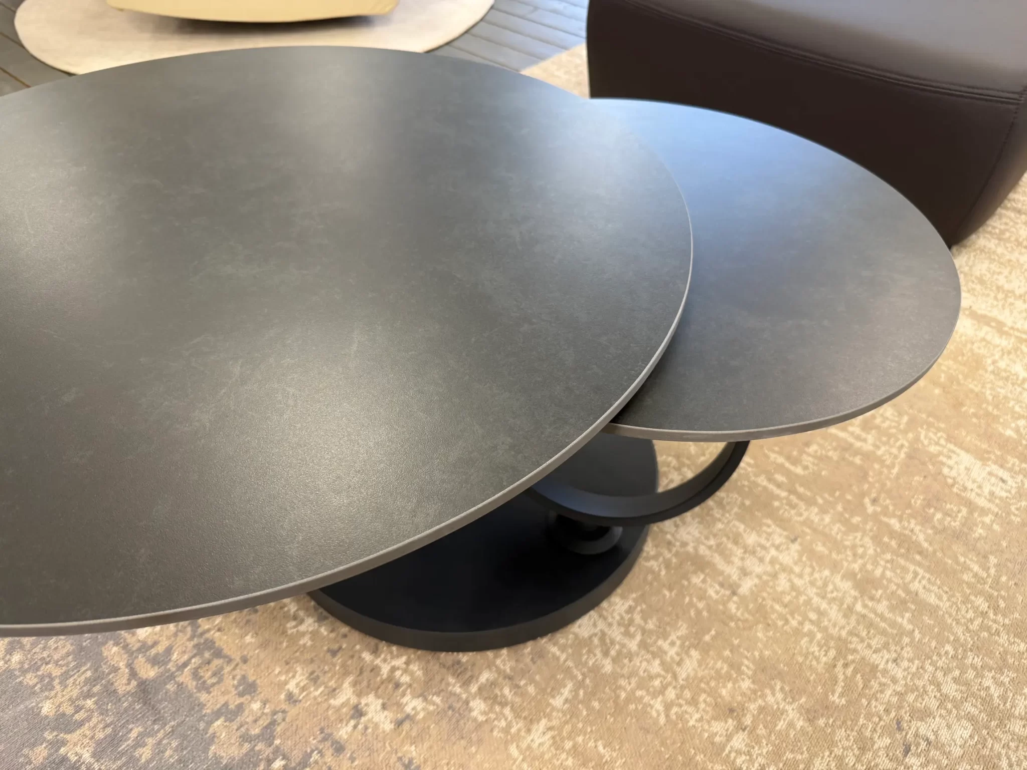 išsukamas kavos staliukas ring dark grey – 80 (133)x80xh43 cm