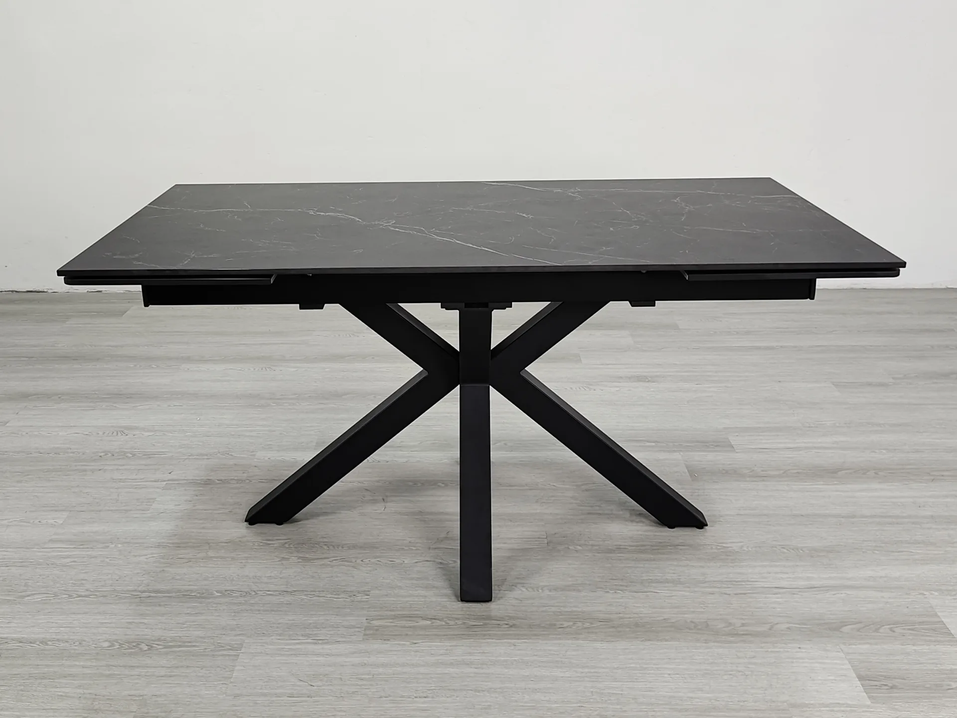 juodas ištraukiamas stalas otto black 160 (200 240)x90xh76 cm