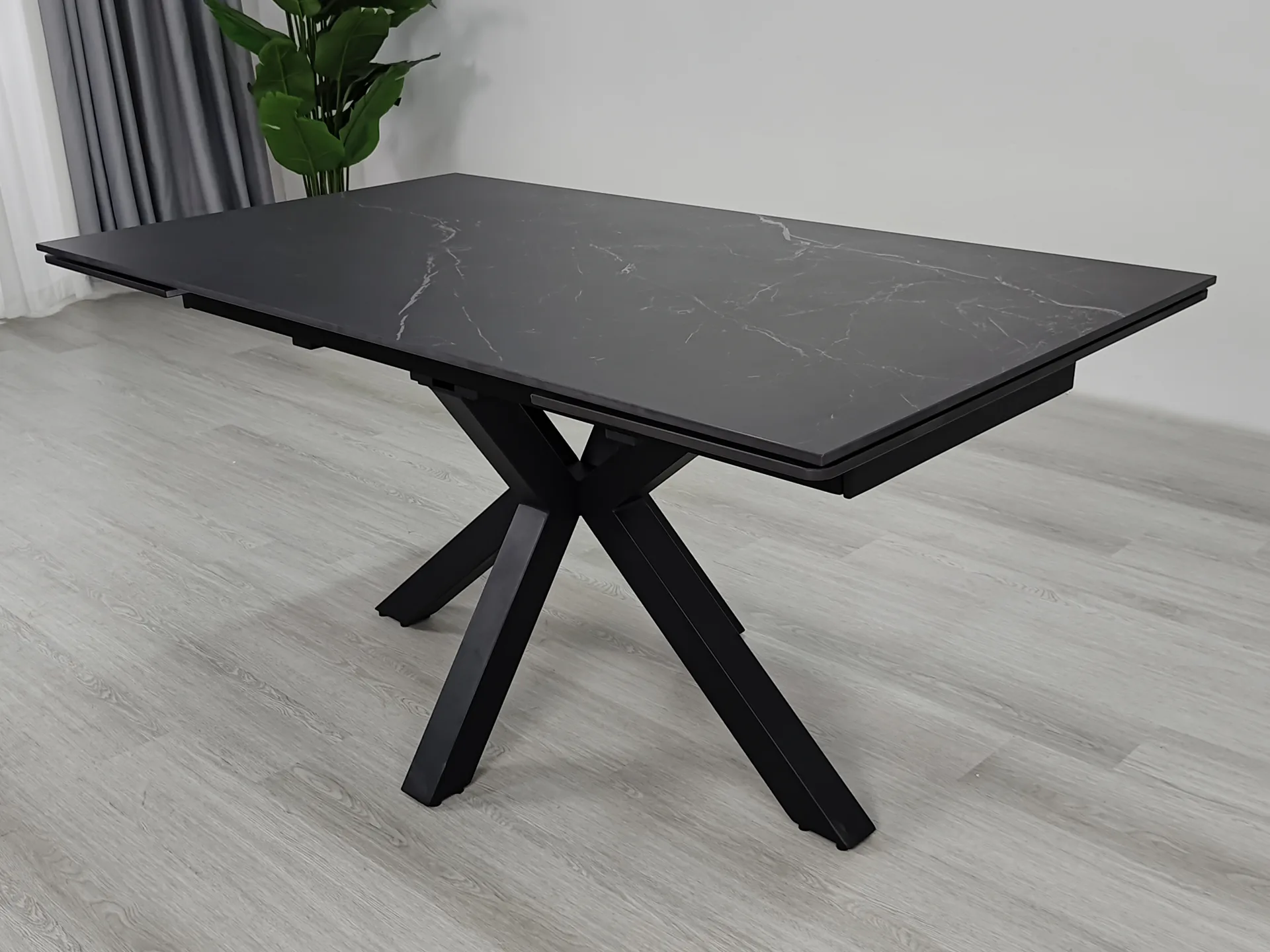 juodas ištraukiamas stalas otto black 160 (200 240)x90xh76 cm