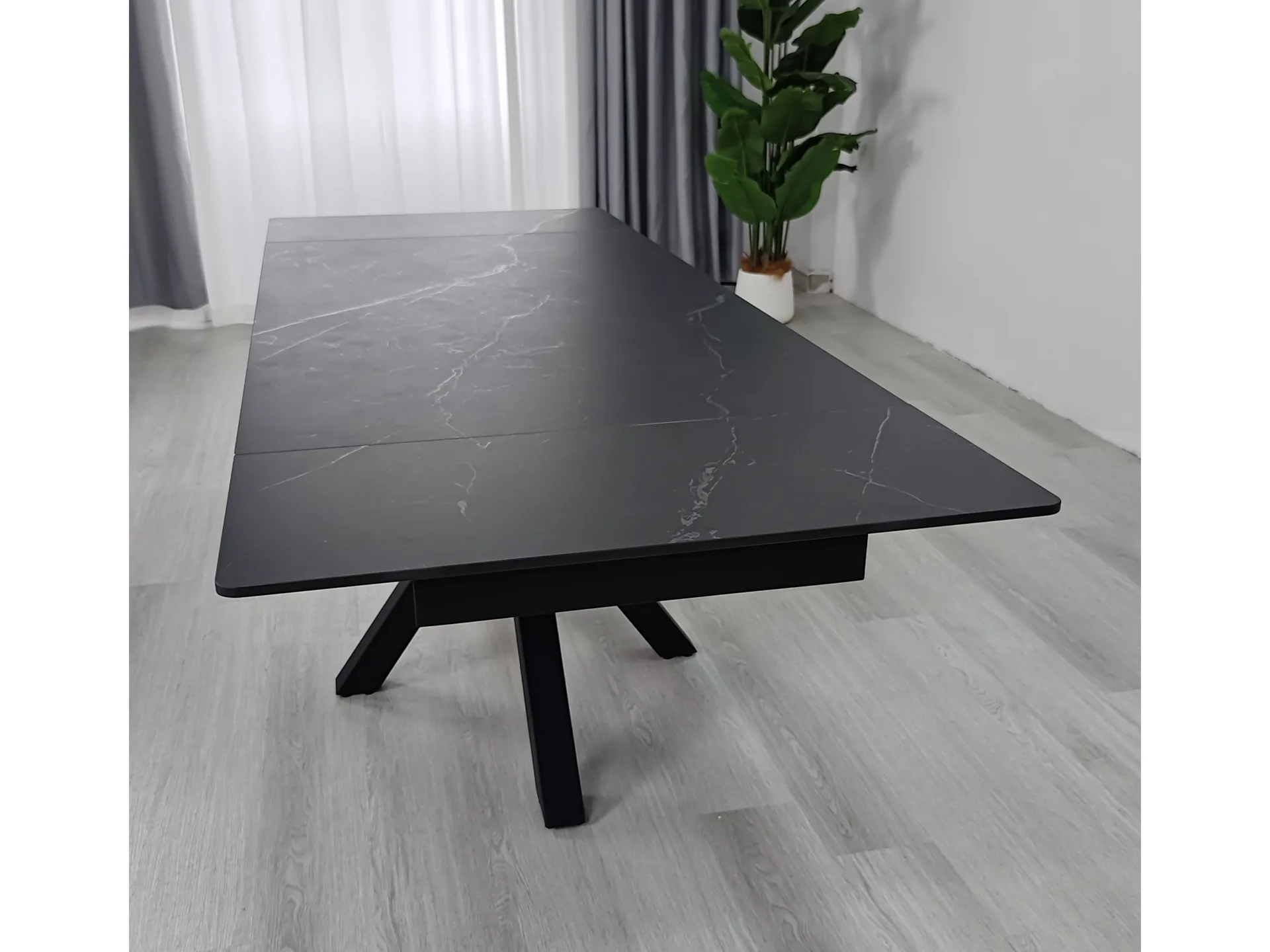 juodas ištraukiamas stalas otto black 160 (200 240)x90xh76 cm