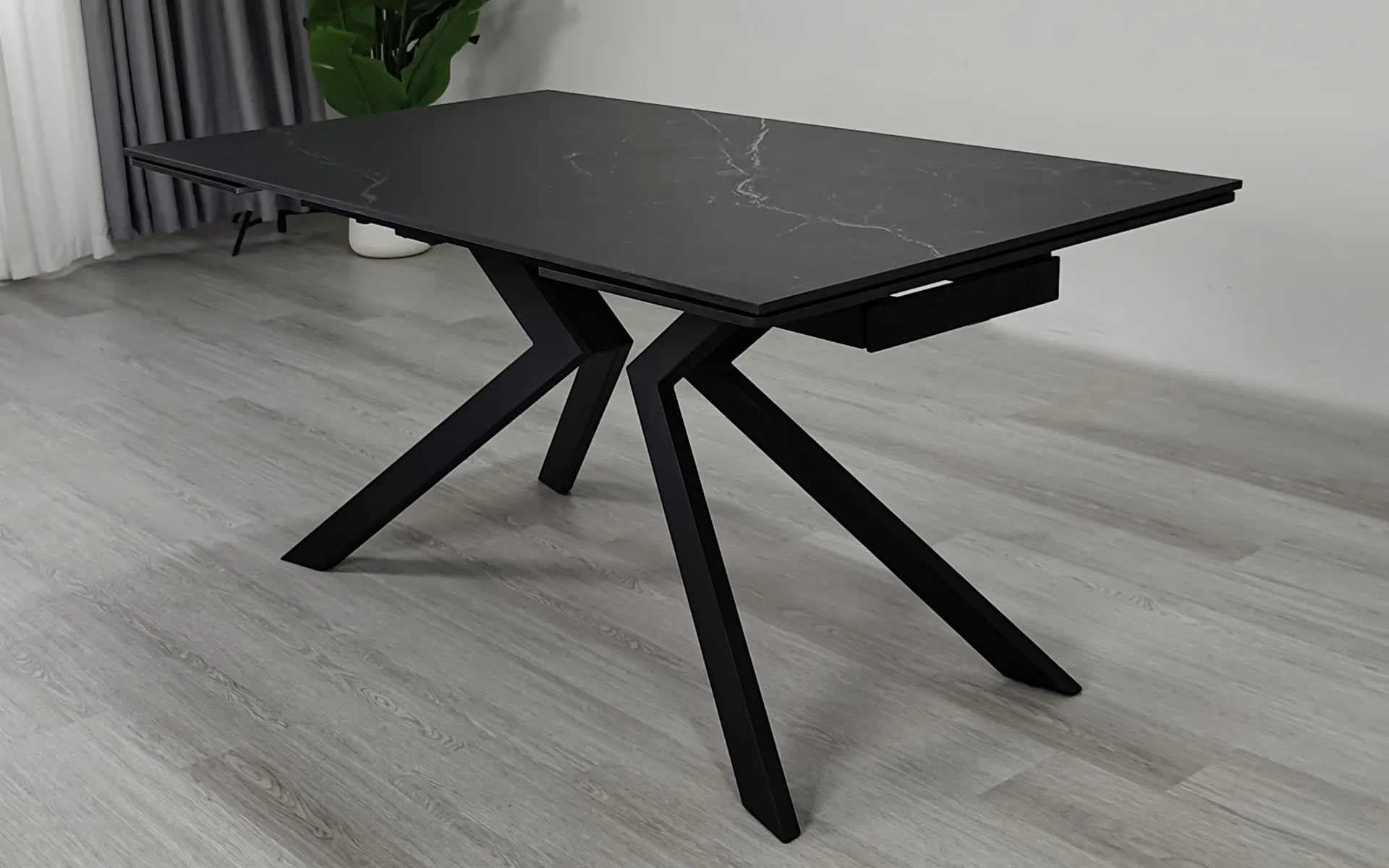 juodas itališkas valgomojo stalas flame 160 (200 240)x90xh76 cm