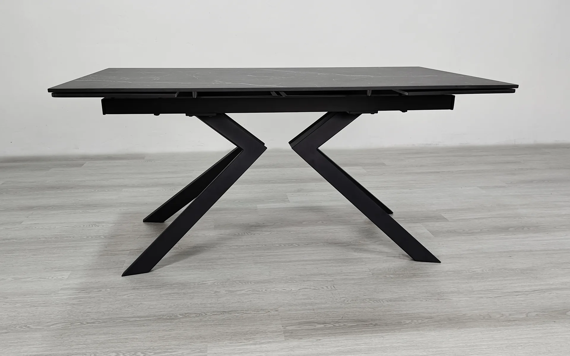 juodas itališkas valgomojo stalas flame 160 (200 240)x90xh76 cm
