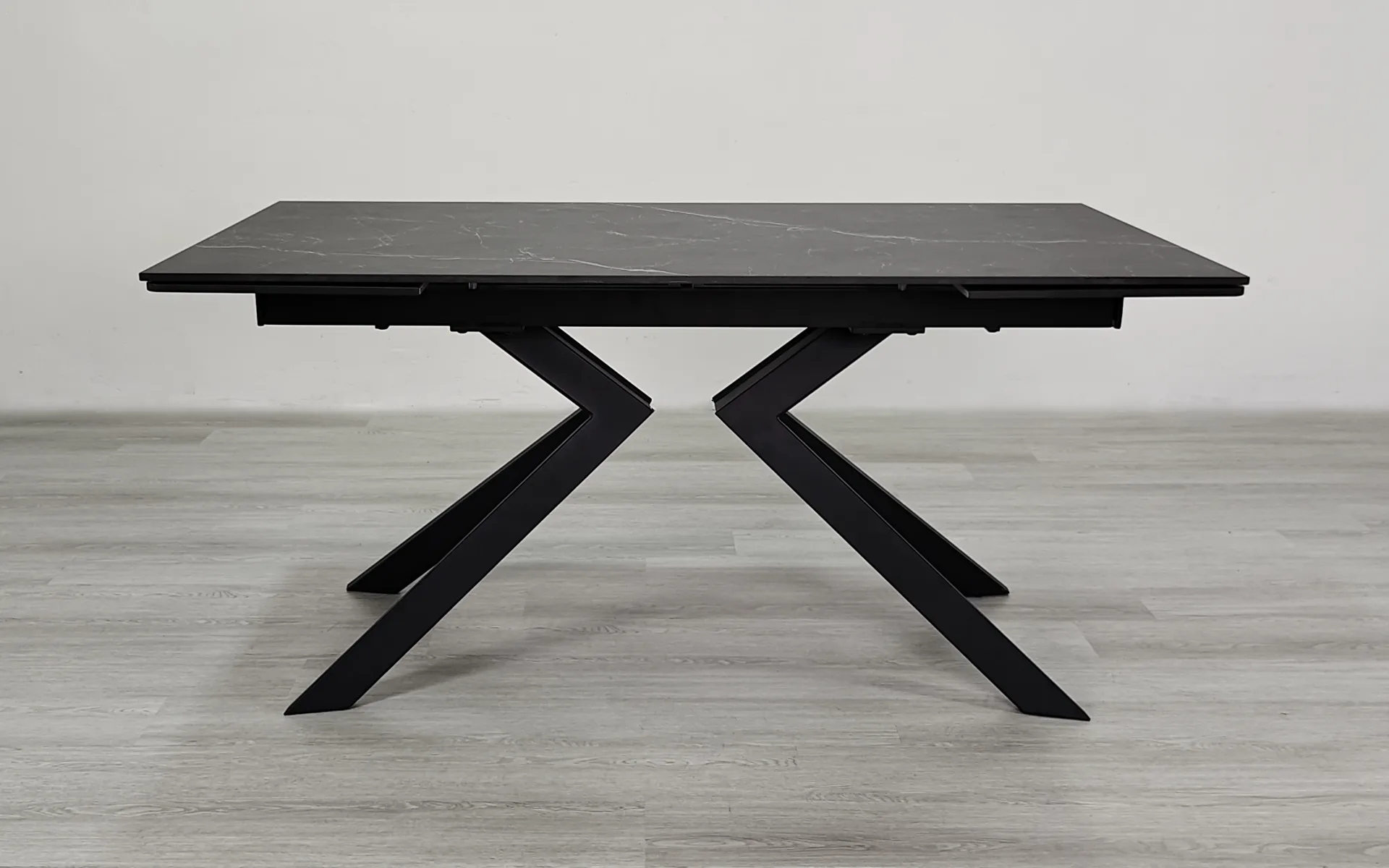 juodas itališkas valgomojo stalas flame 160 (200 240)x90xh76 cm
