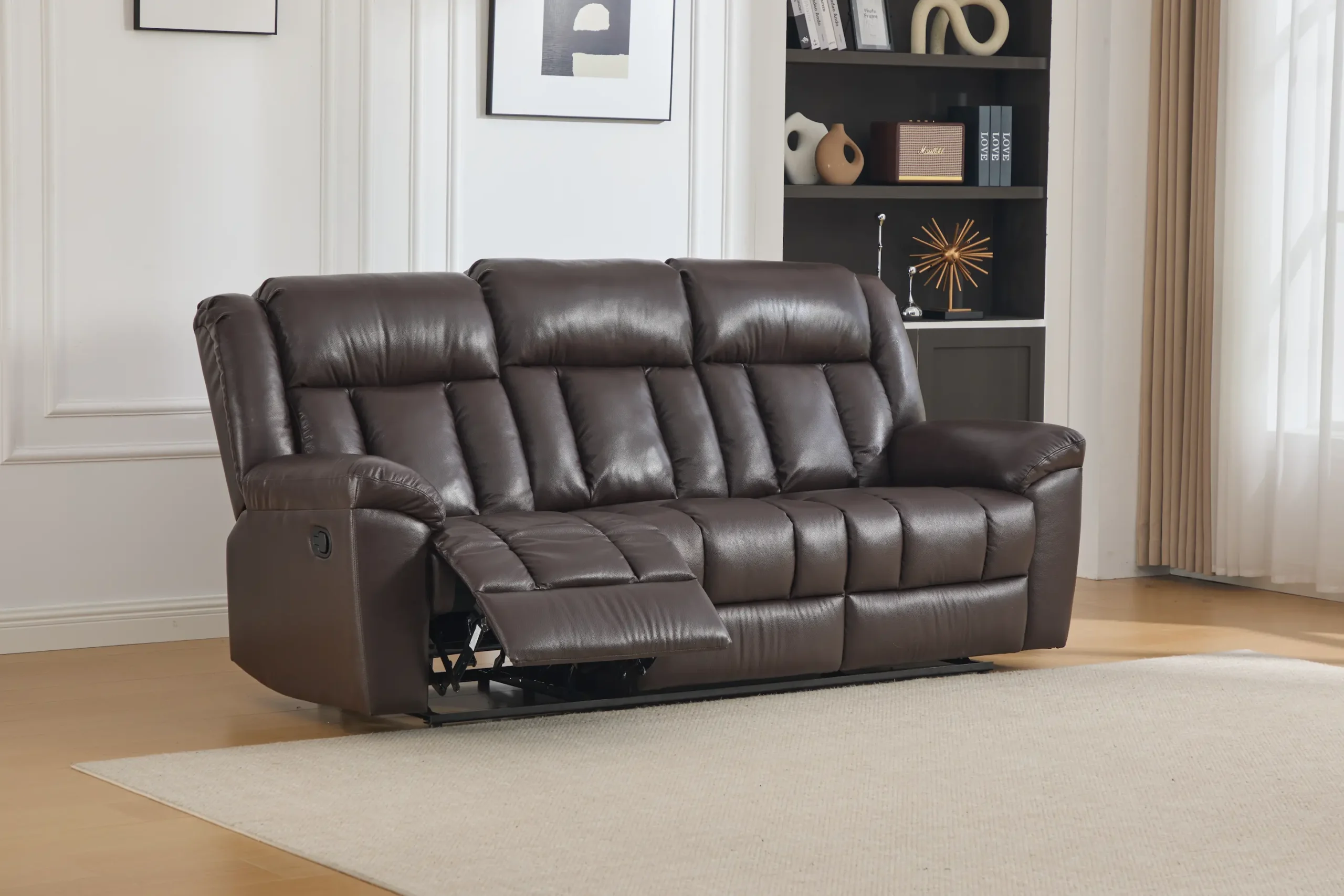 trivietė odinė sofa su reglaineriais boss brown – 217x96xh107 cm