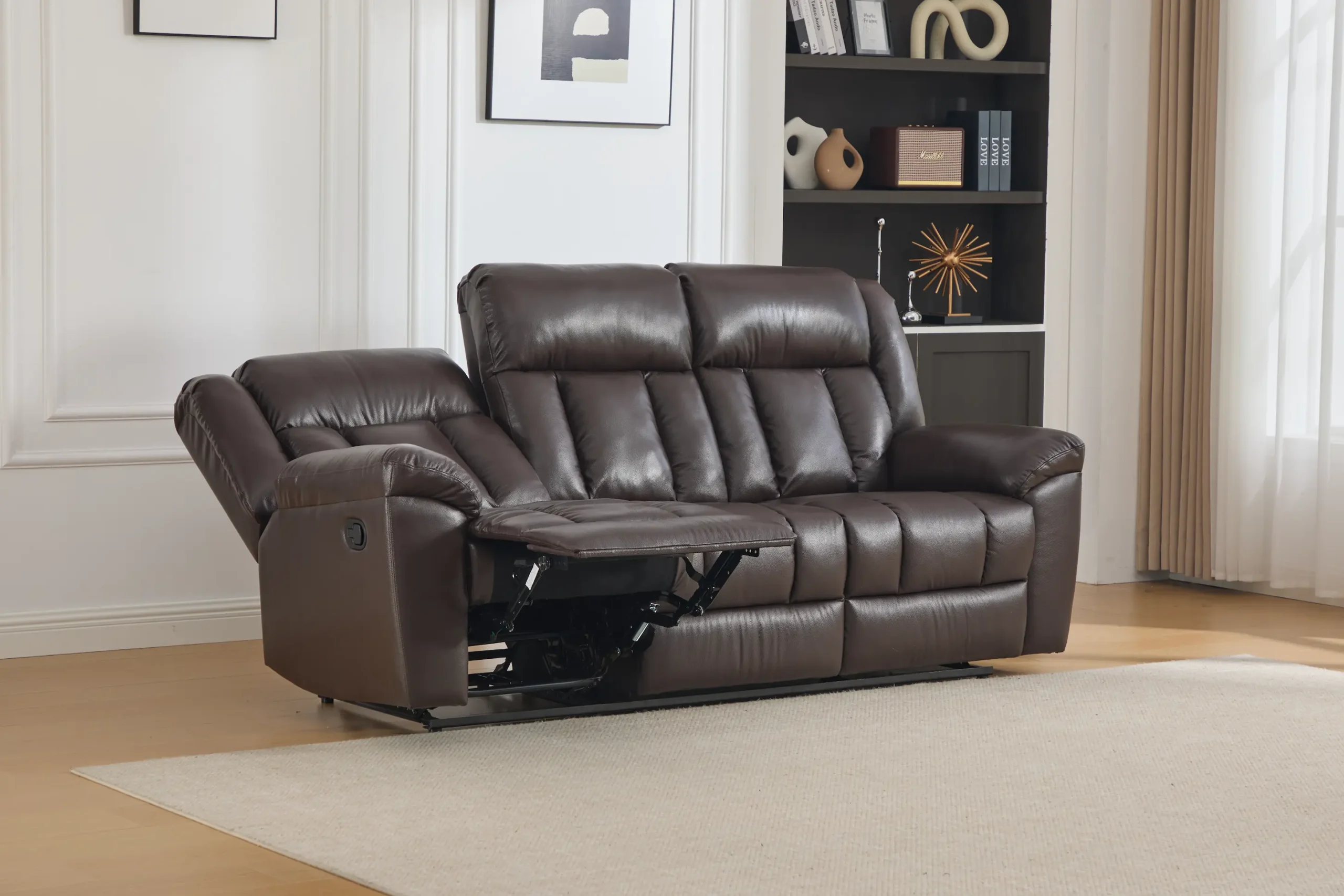 trivietė odinė sofa su reglaineriais boss brown – 217x96xh107 cm
