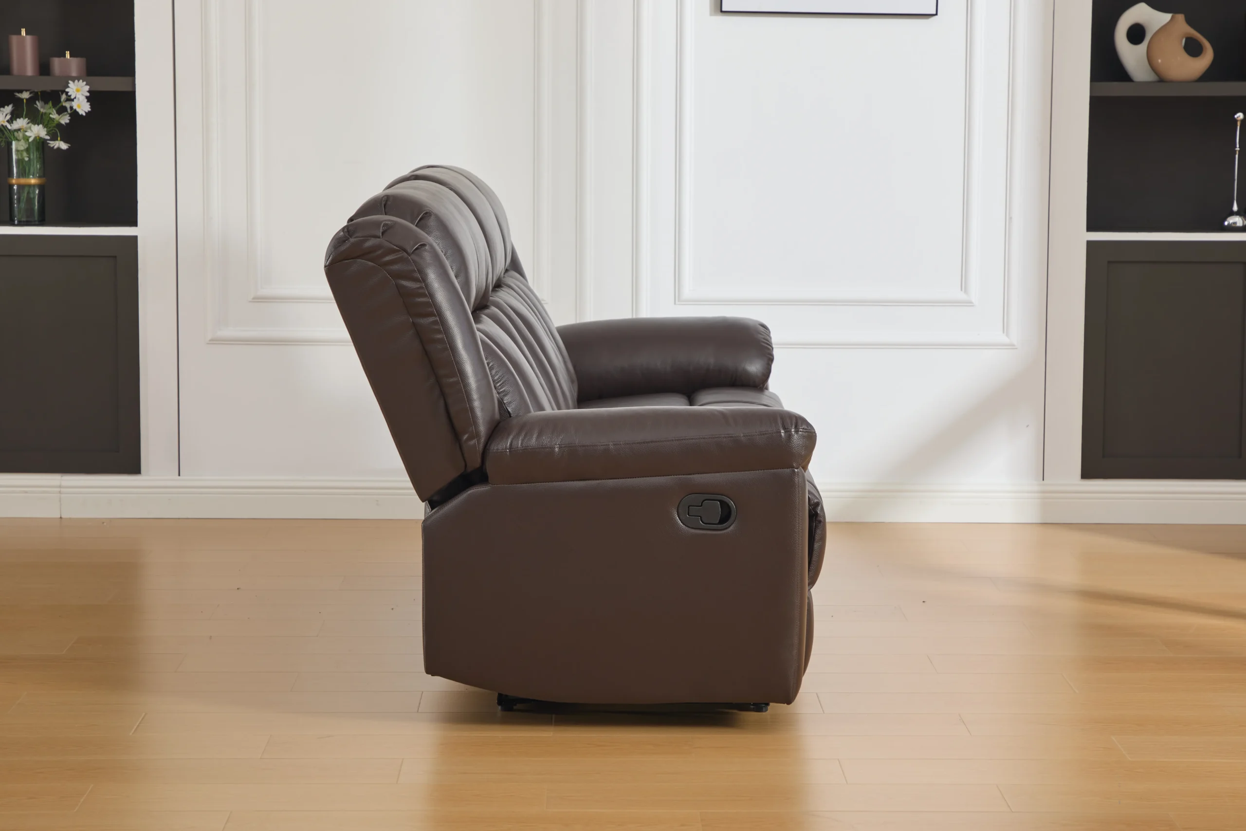 trivietė odinė sofa su reglaineriais boss brown – 217x96xh107 cm