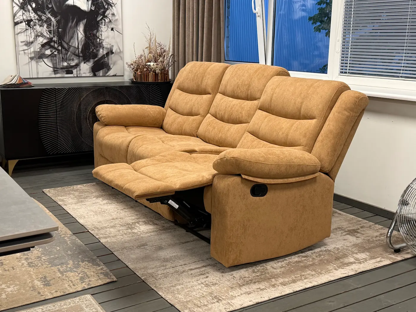 trivietė sofa reglaineris ramzi su relakso funkcija – light brown – 208x97xh102 cm